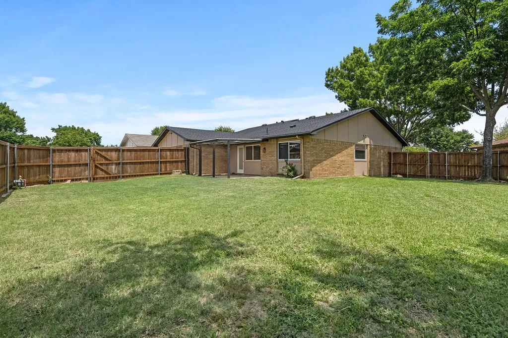 1912 Primrose Lane Carrollton TX 75007