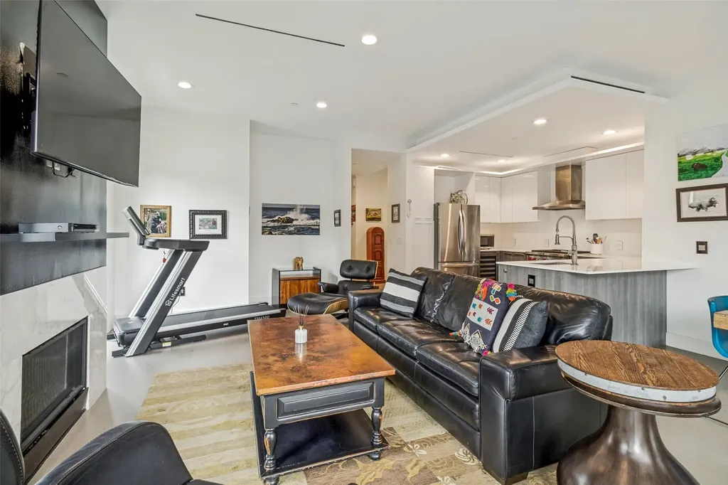 3923 Cole Avenue Dallas TX 75204