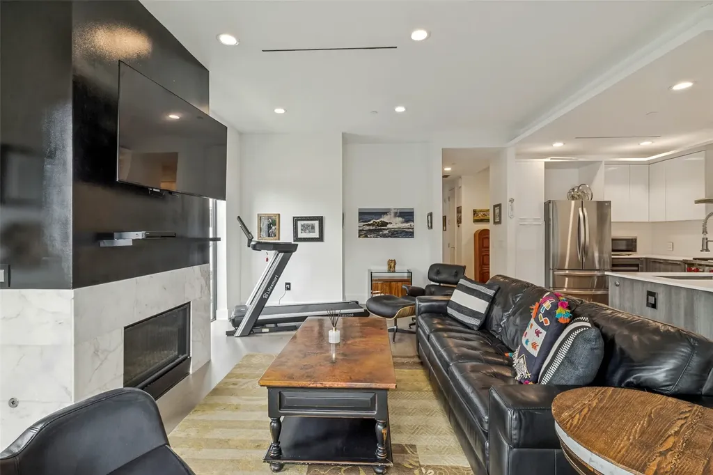 3923 Cole Avenue Dallas TX 75204