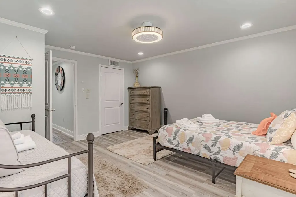 1011 Pawnee Trail Granbury TX 76048