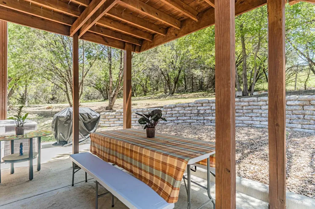 1011 Pawnee Trail Granbury TX 76048