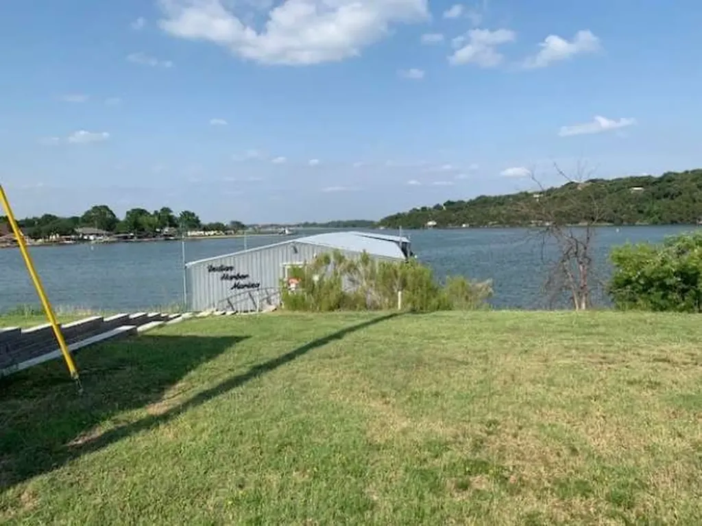 1011 Pawnee Trail Granbury TX 76048