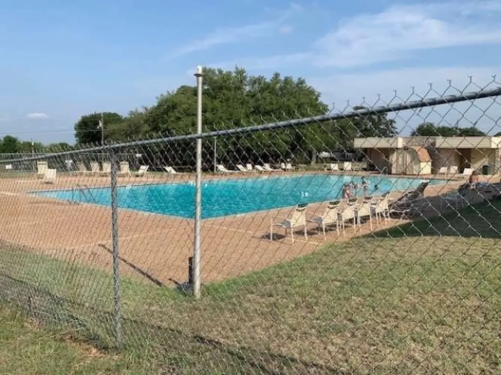 1011 Pawnee Trail Granbury TX 76048