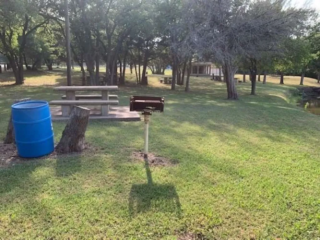 1011 Pawnee Trail Granbury TX 76048