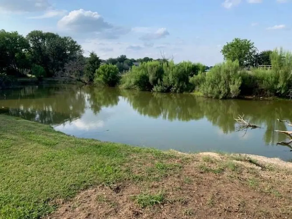 1011 Pawnee Trail Granbury TX 76048