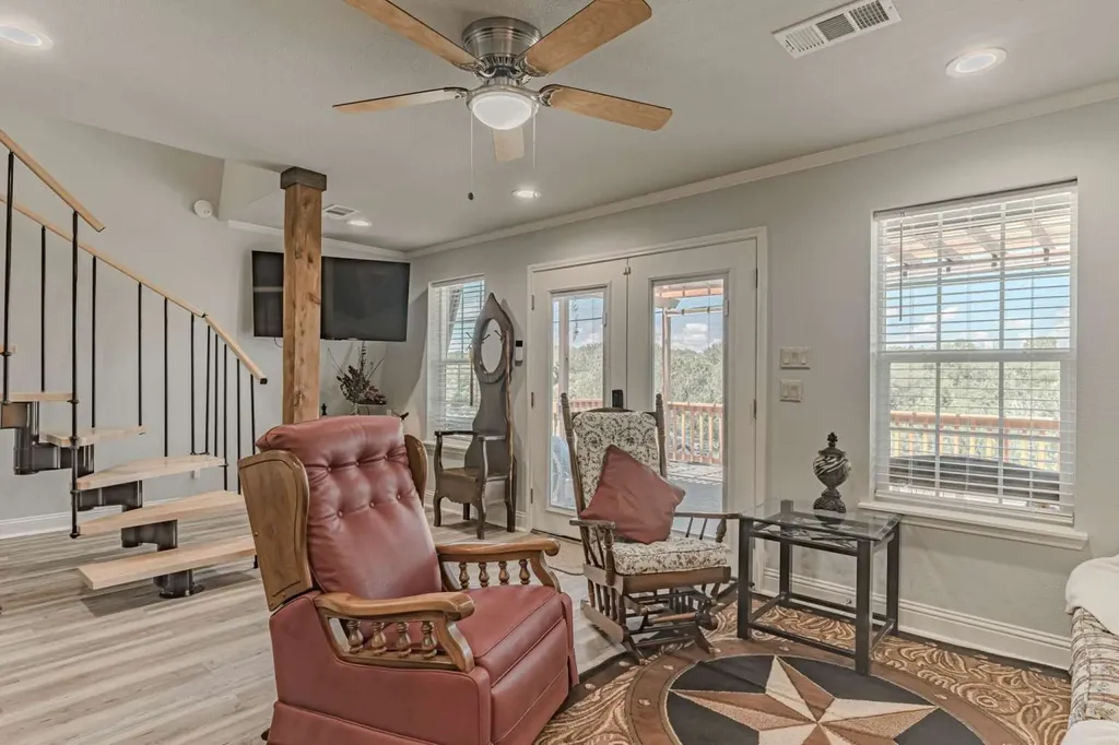 1011 Pawnee Trail Granbury TX 76048