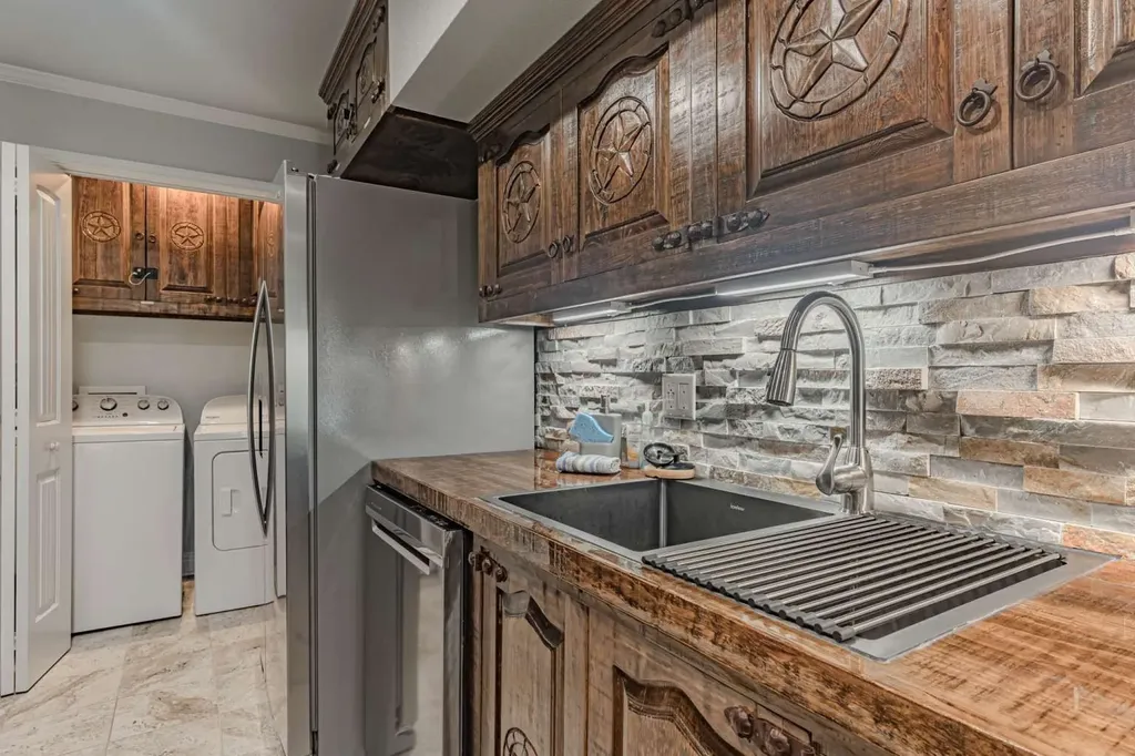 1011 Pawnee Trail Granbury TX 76048