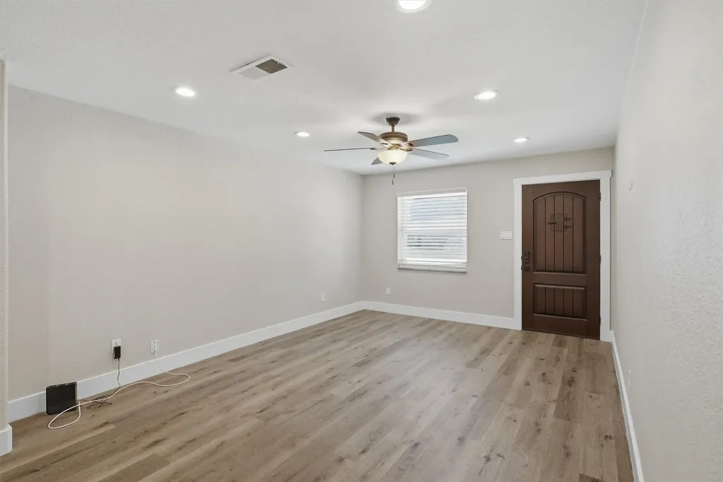 332 S Sealy Avenue Justin TX 76247