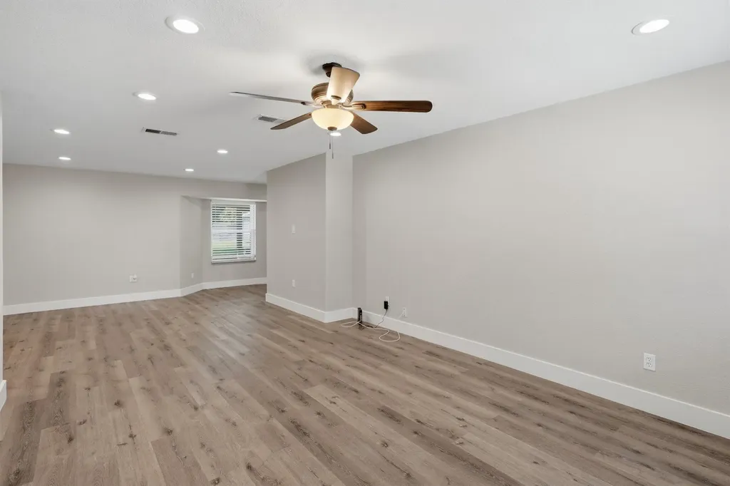 332 S Sealy Avenue Justin TX 76247
