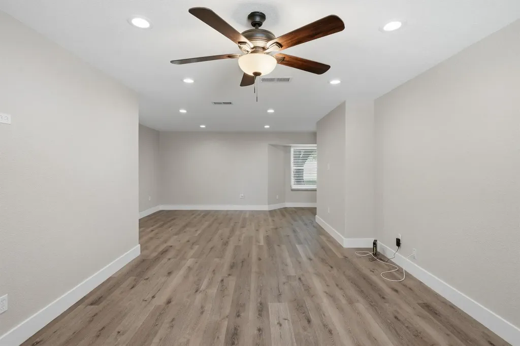332 S Sealy Avenue Justin TX 76247
