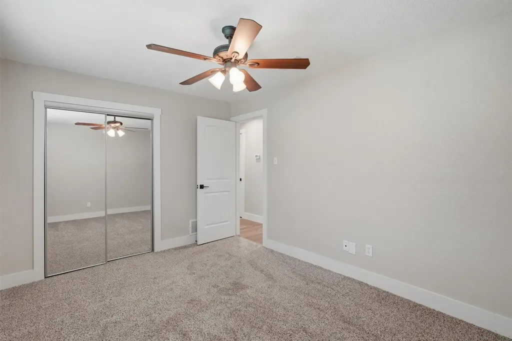 332 S Sealy Avenue Justin TX 76247
