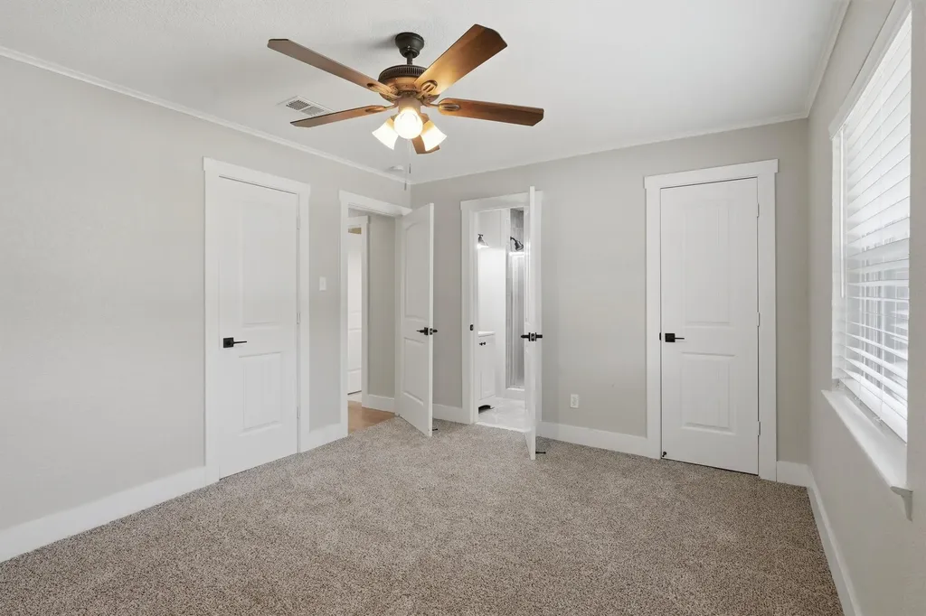 332 S Sealy Avenue Justin TX 76247