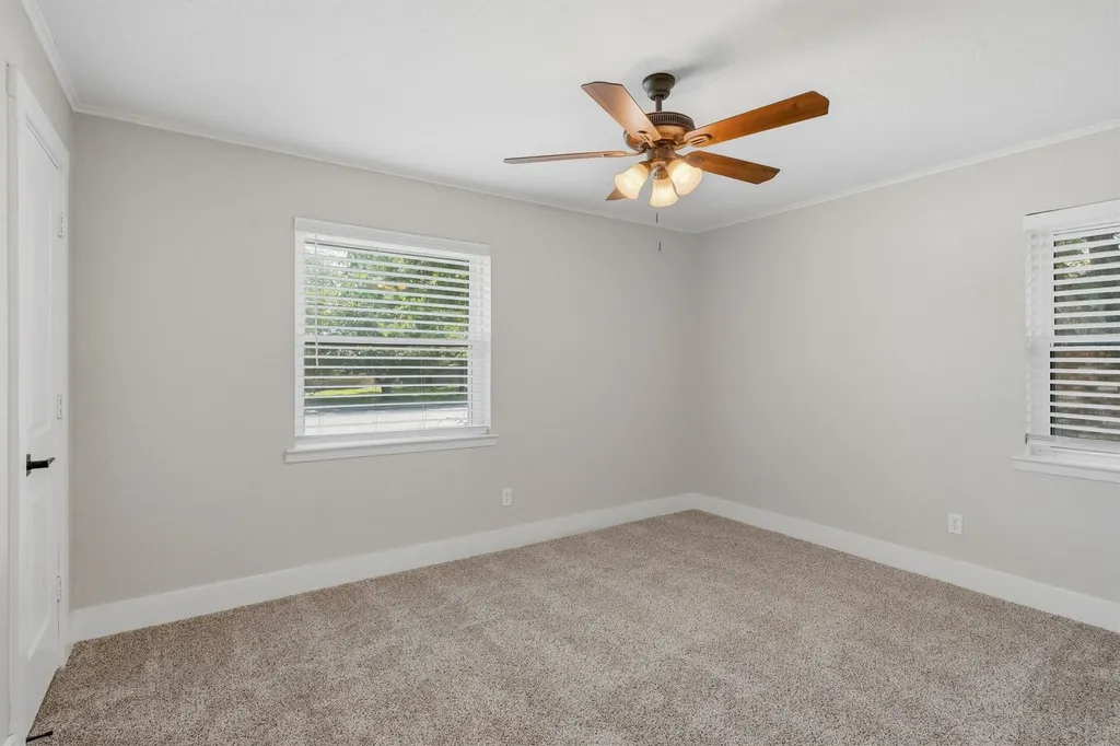 332 S Sealy Avenue Justin TX 76247