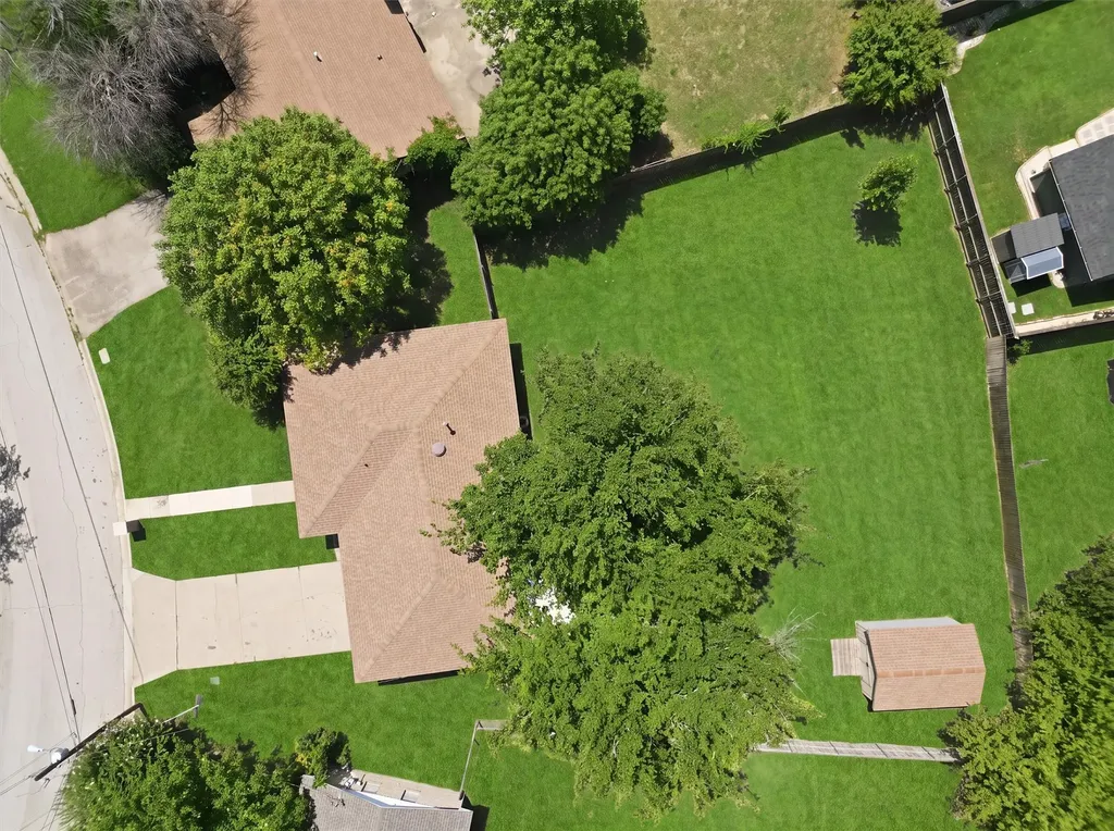 332 S Sealy Avenue Justin TX 76247