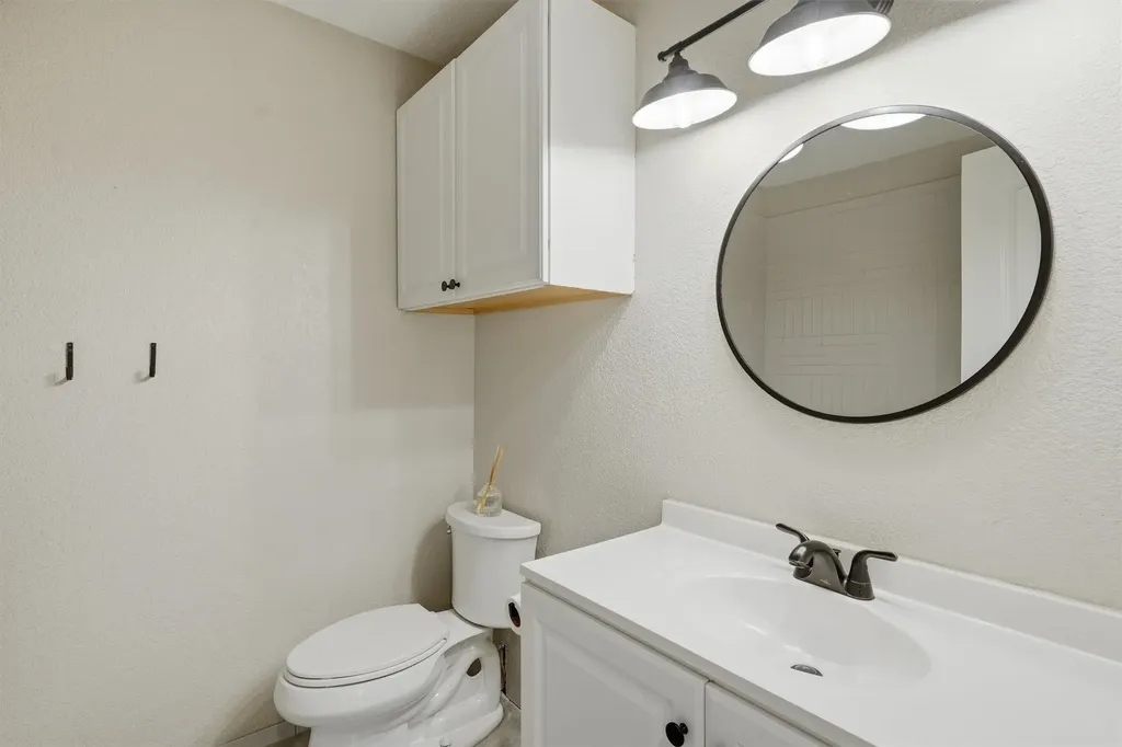 332 S Sealy Avenue Justin TX 76247