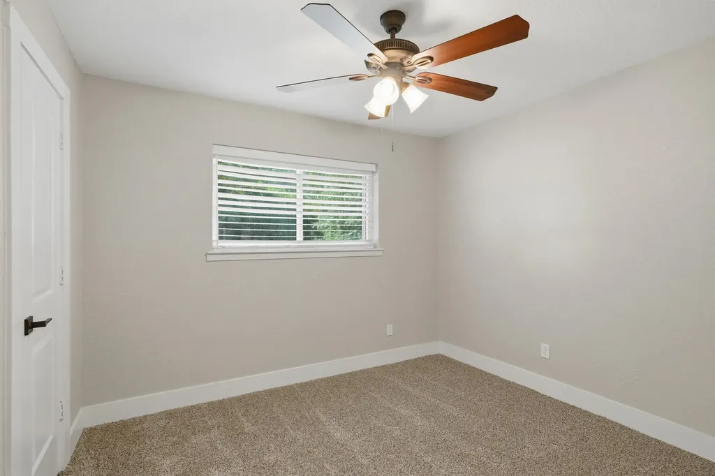 332 S Sealy Avenue Justin TX 76247