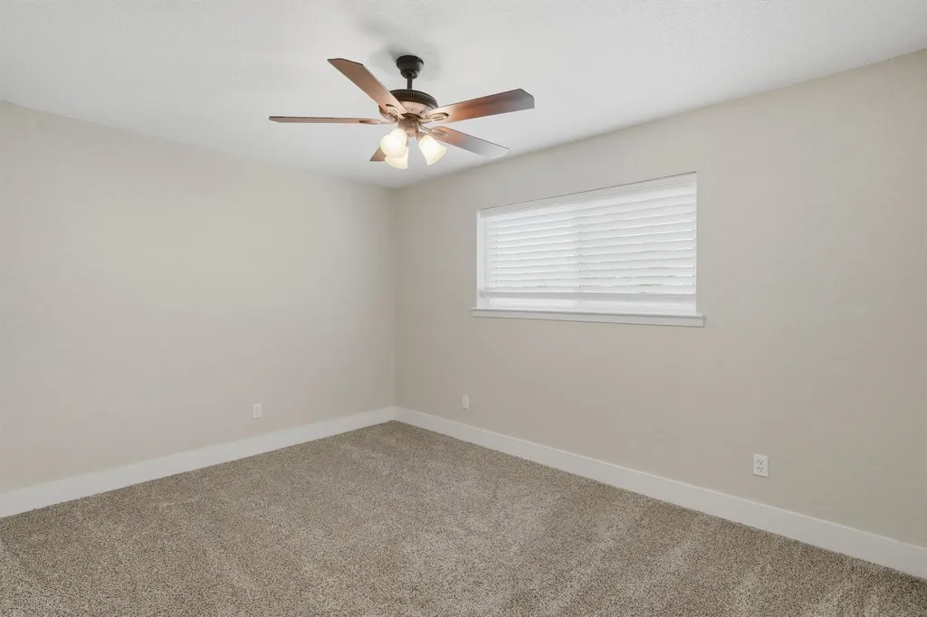 332 S Sealy Avenue Justin TX 76247