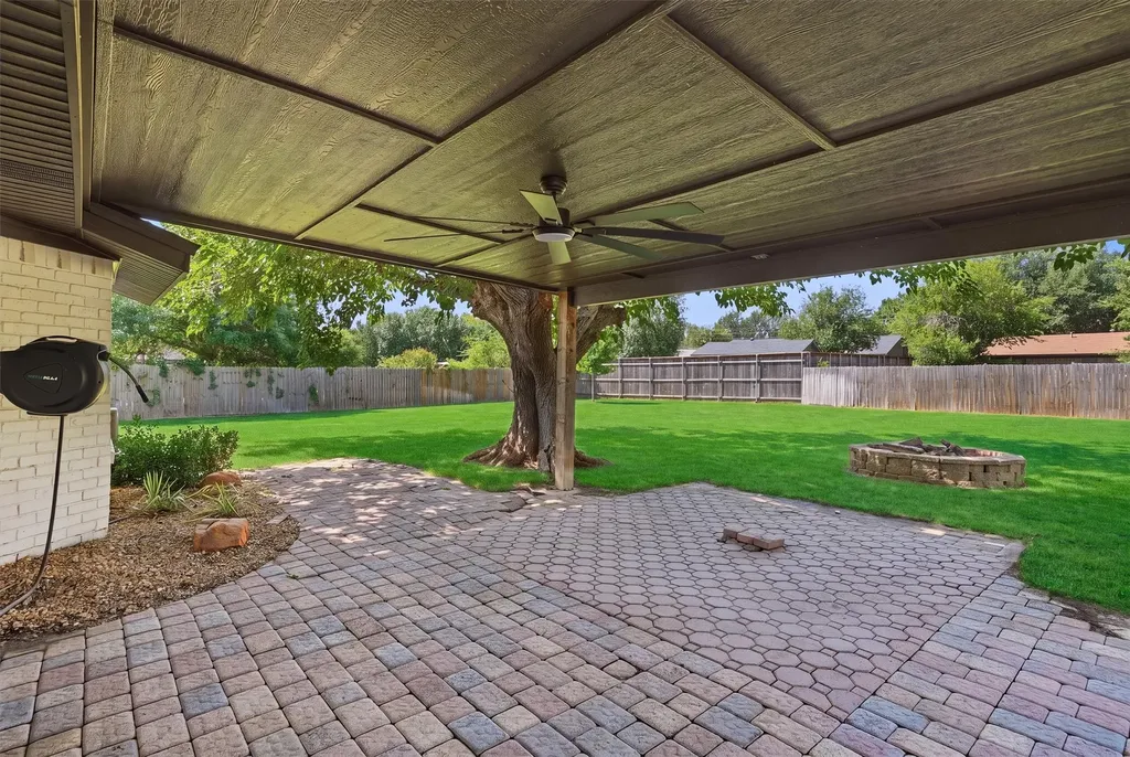 332 S Sealy Avenue Justin TX 76247