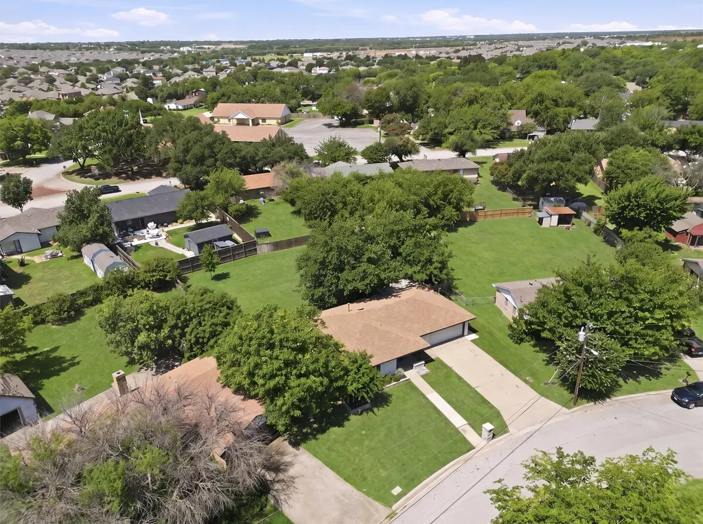 332 S Sealy Avenue Justin TX 76247