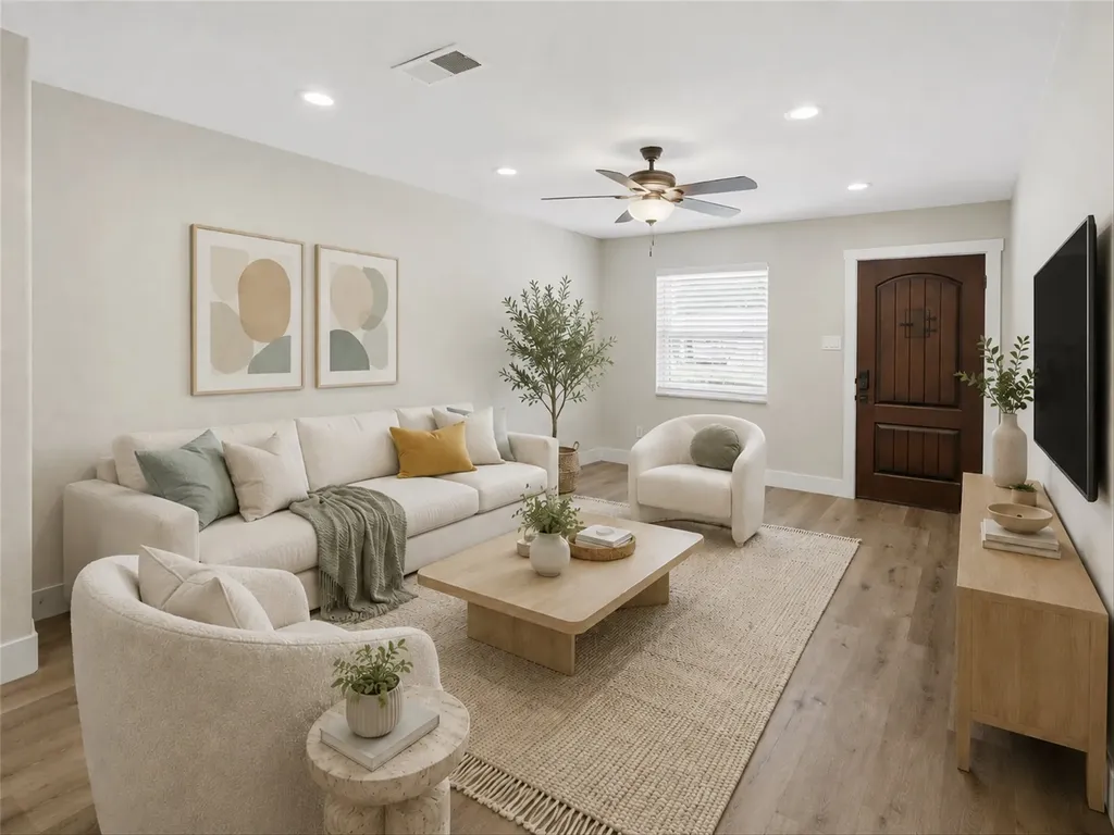 332 S Sealy Avenue Justin TX 76247