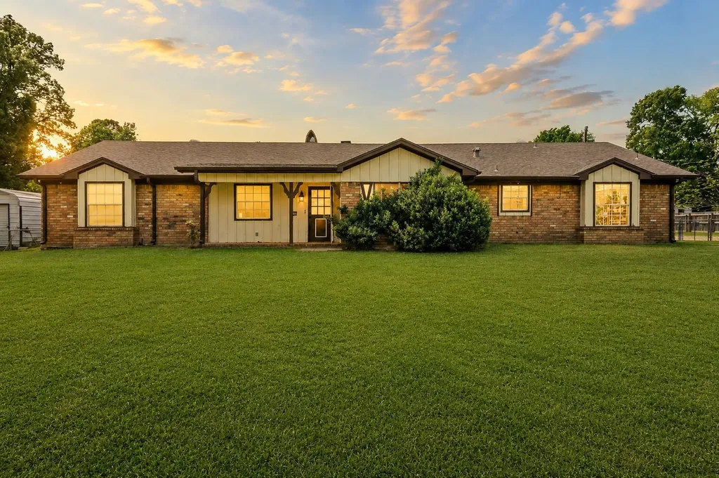 1006 Spring Street Longview TX 75604