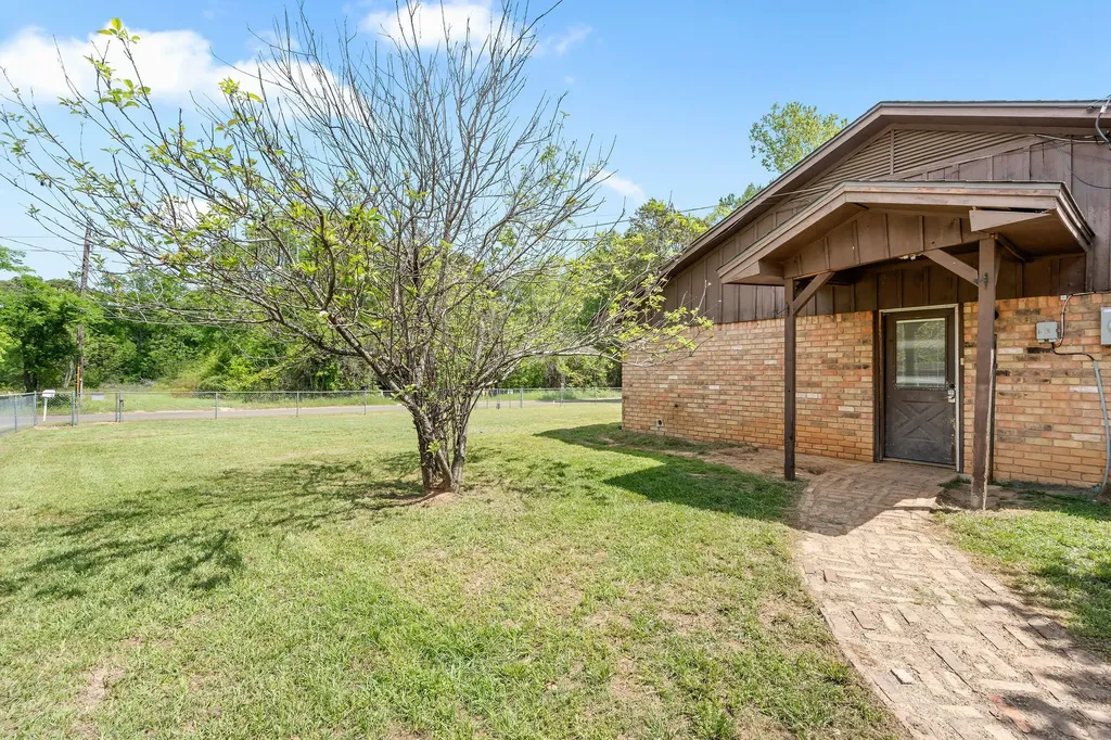 1006 Spring Street Longview TX 75604