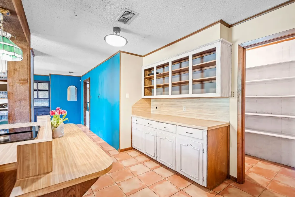 1006 Spring Street Longview TX 75604