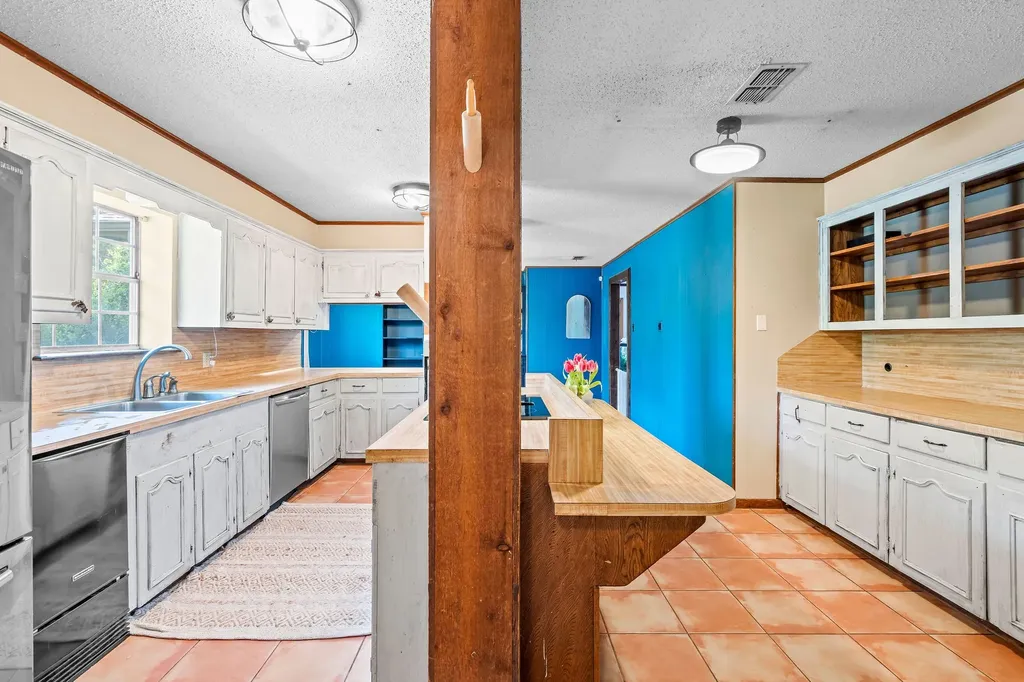 1006 Spring Street Longview TX 75604