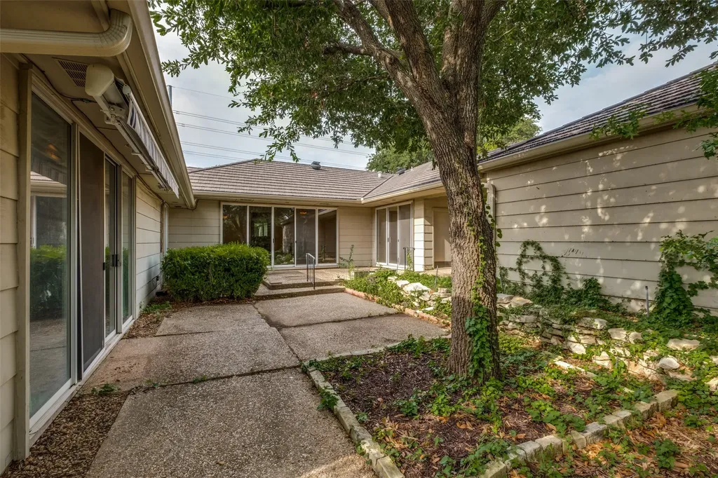 7211 Lavendale Circle Dallas TX 75230