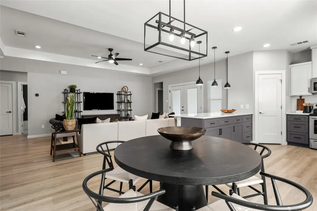 1108 Claude Street Dallas TX 75203