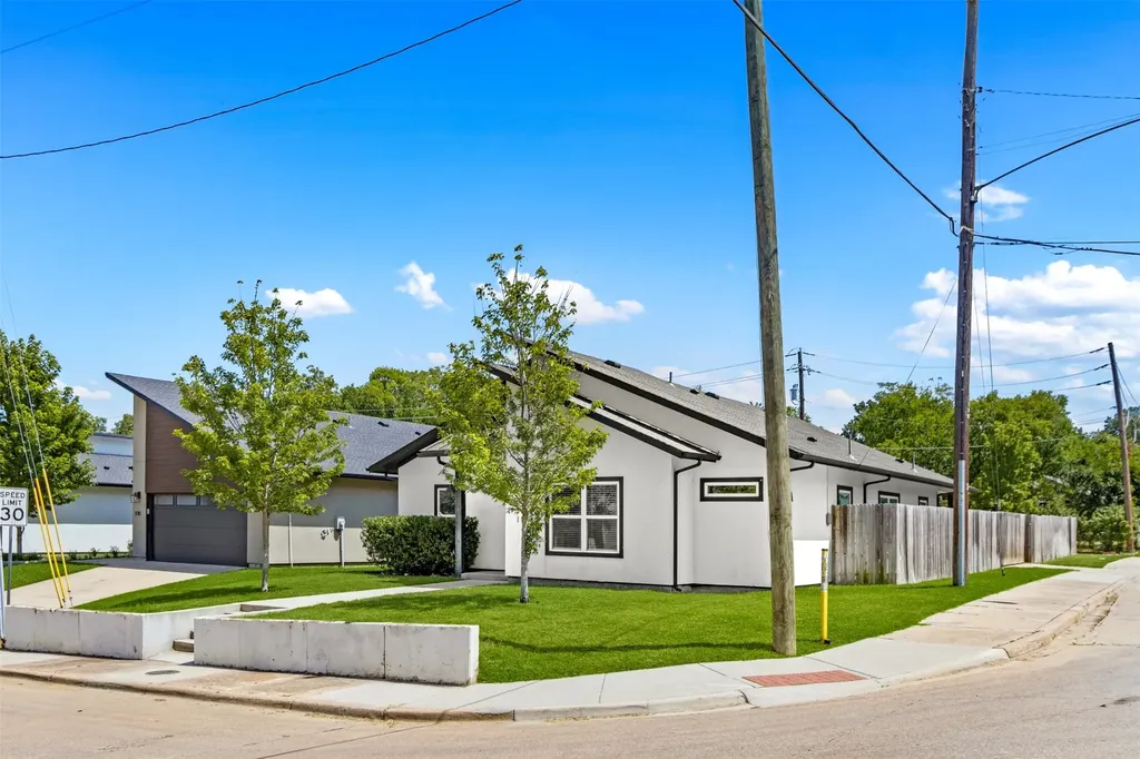 1108 Claude Street Dallas TX 75203