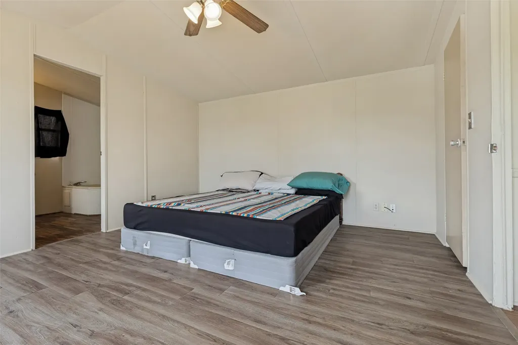 24 Road 5203 Cleveland TX 77327