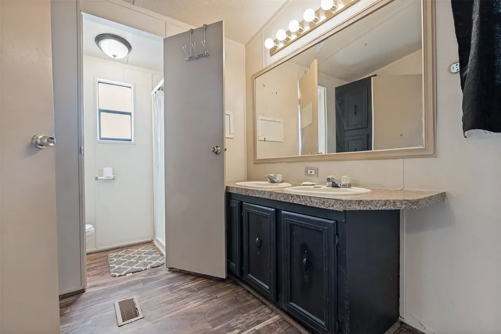 24 Road 5203 Cleveland TX 77327