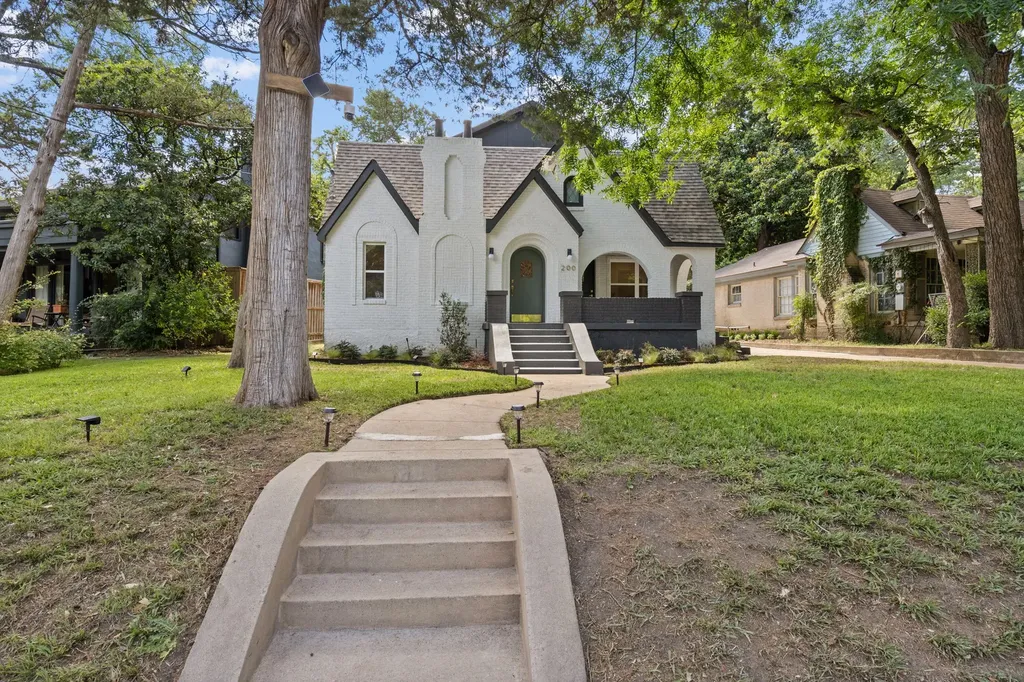 200 S Shore Drive Dallas TX 75216