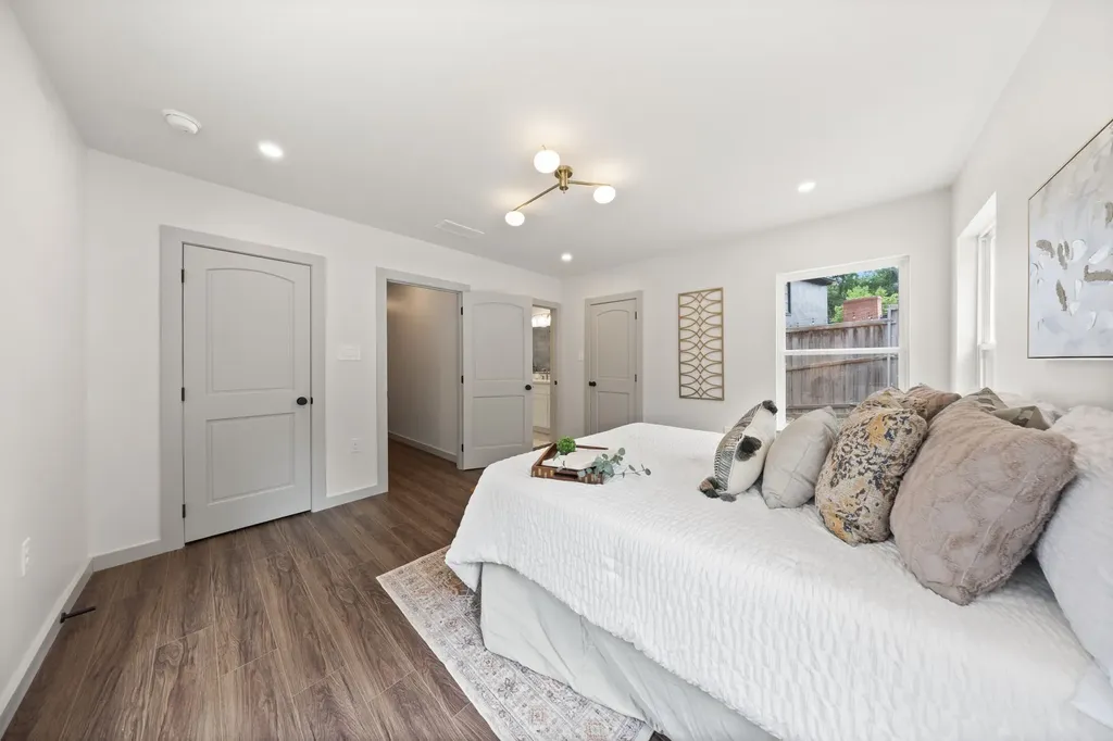 200 S Shore Drive Dallas TX 75216