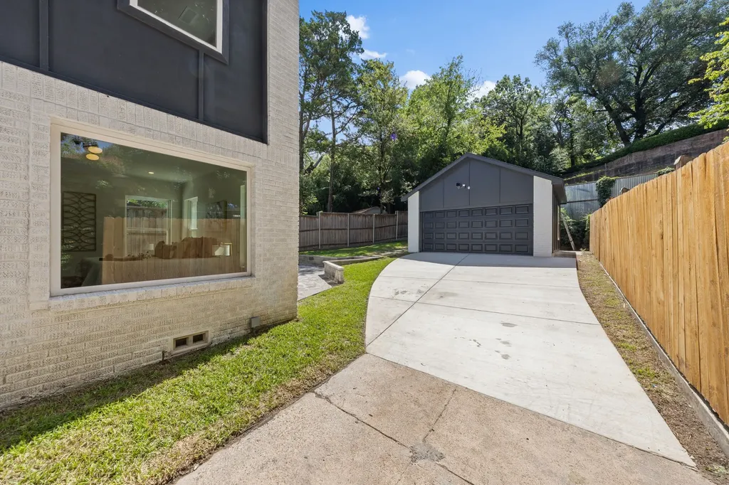 200 S Shore Drive Dallas TX 75216