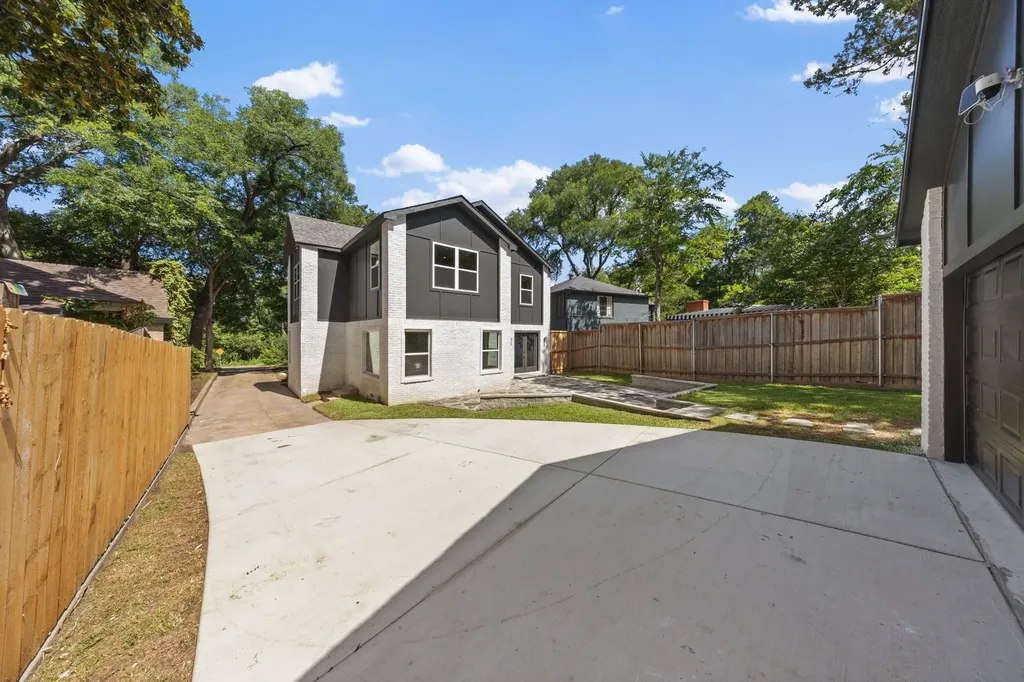 200 S Shore Drive Dallas TX 75216