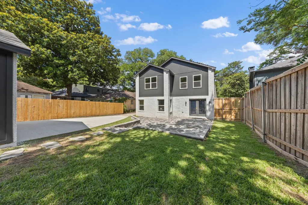 200 S Shore Drive Dallas TX 75216