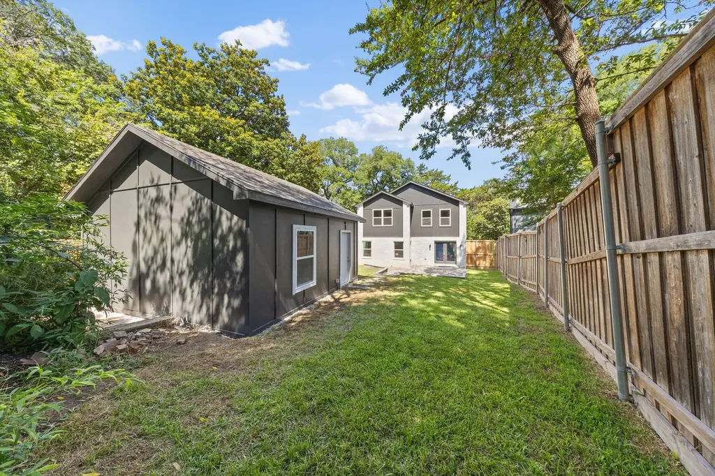 200 S Shore Drive Dallas TX 75216