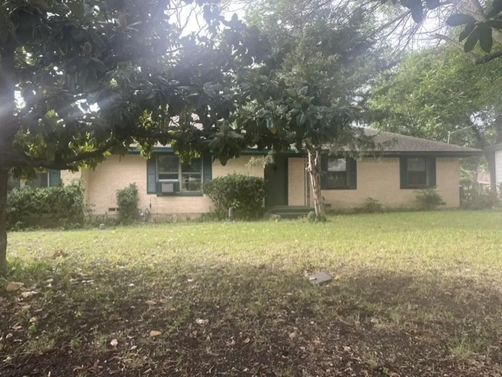348 W Van Alstyne Parkway W Van Alstyne TX 75495