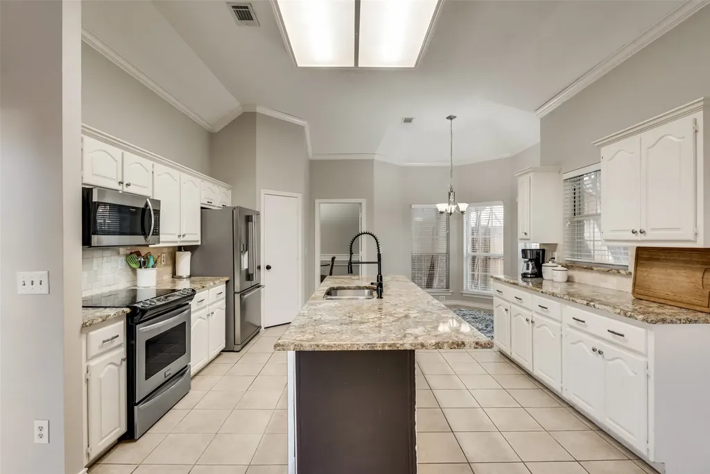 2124 Green Hill Drive Mckinney TX 75072
