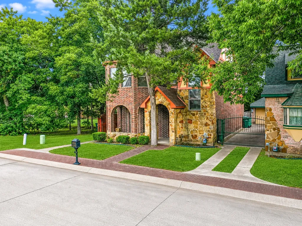 504 Phillip Drive Cedar Hill TX 75104