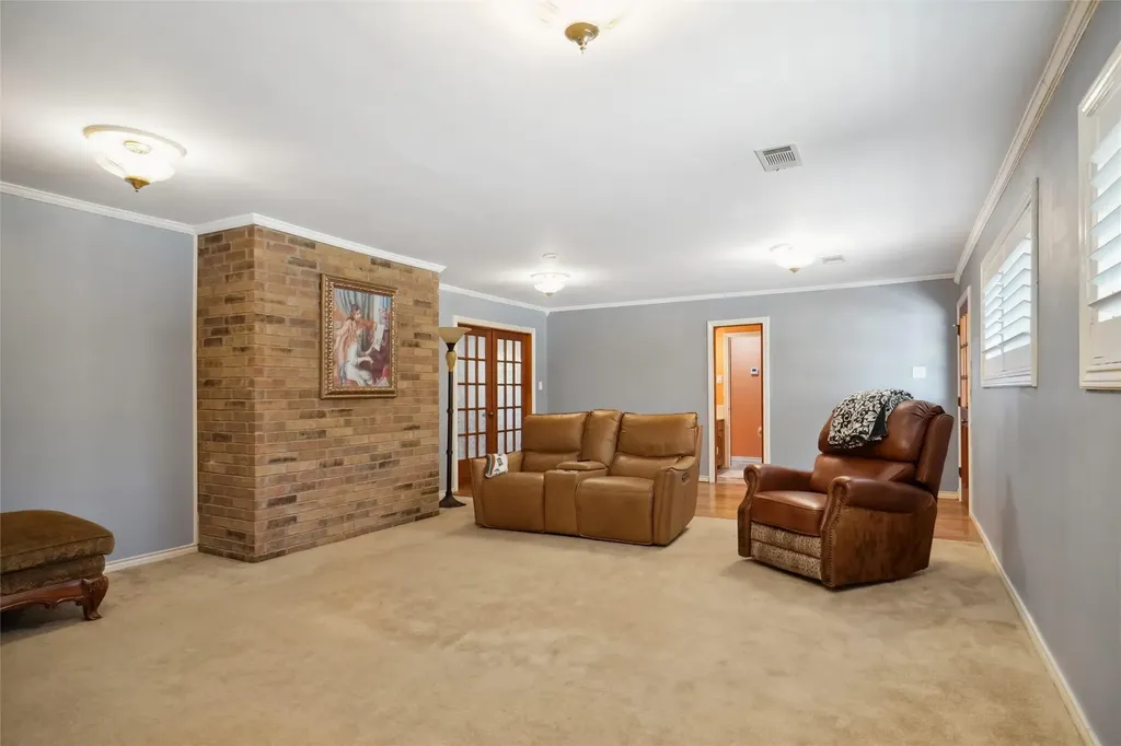 2833 S Country Club Road Garland TX 75043