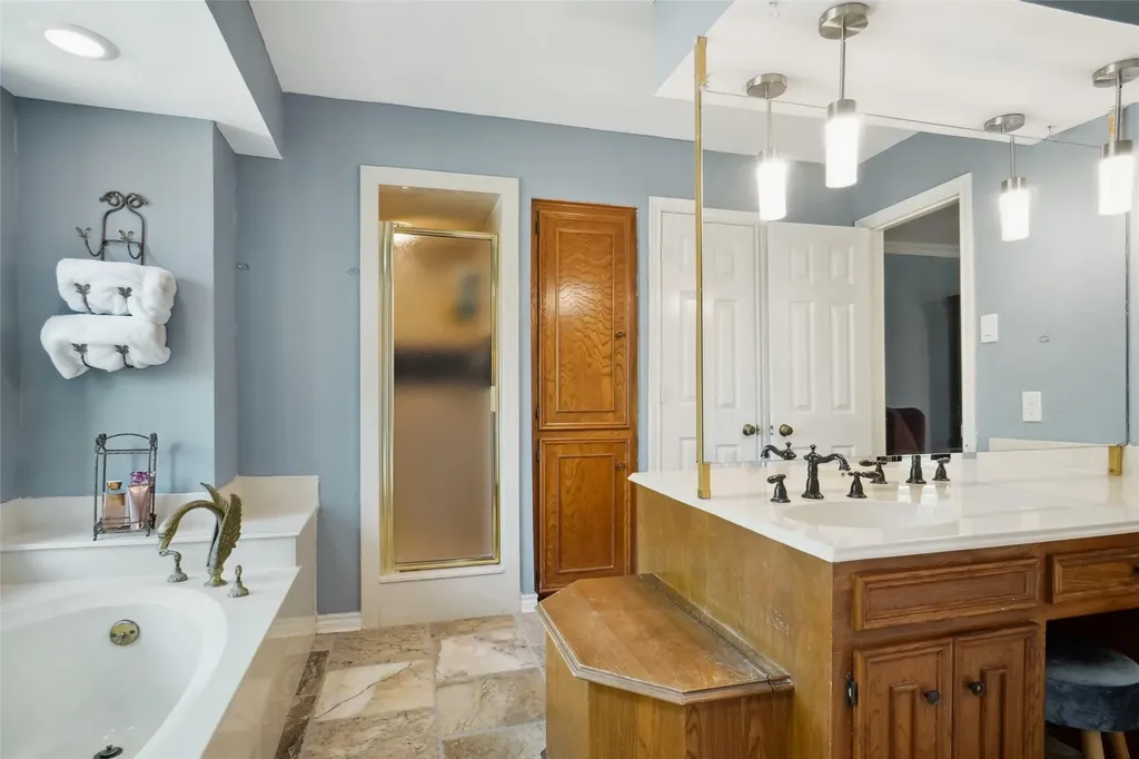 2833 S Country Club Road Garland TX 75043