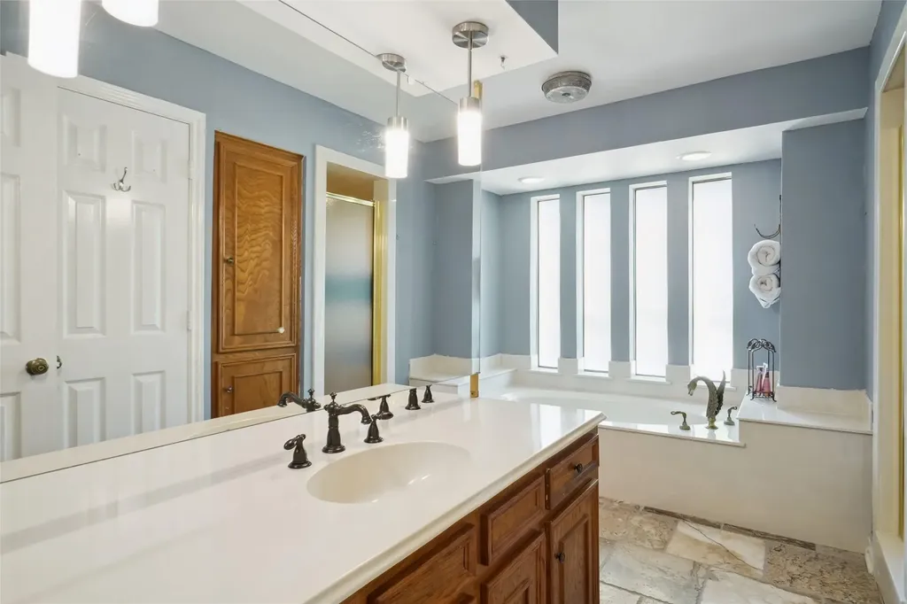 2833 S Country Club Road Garland TX 75043
