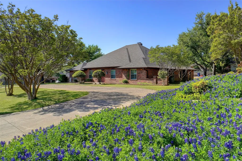 2833 S Country Club Road Garland TX 75043