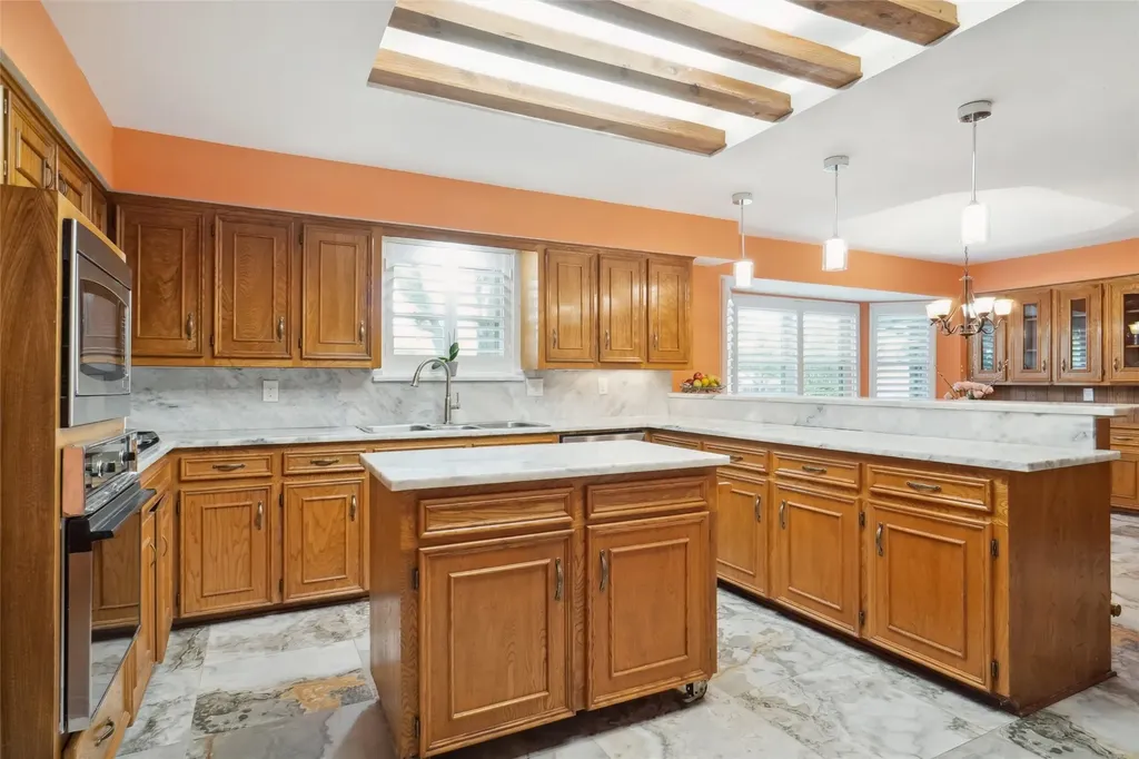 2833 S Country Club Road Garland TX 75043