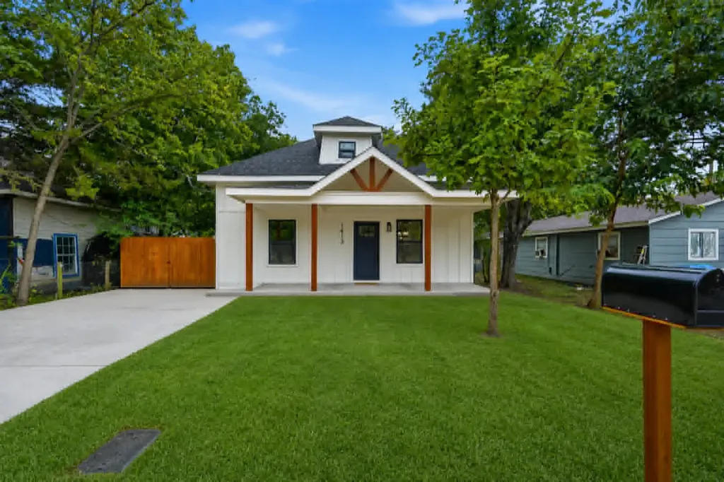 1413 N Wilhite Street Cleburne TX 76031