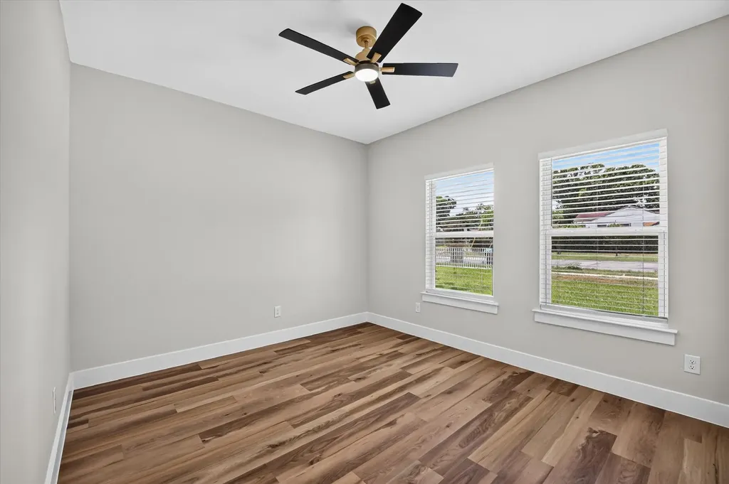 5005 Shackleford Street Fort Worth TX 76119