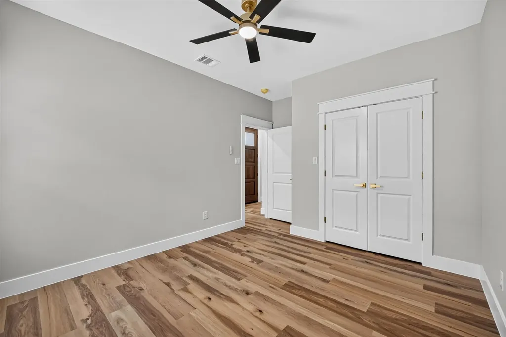 5005 Shackleford Street Fort Worth TX 76119